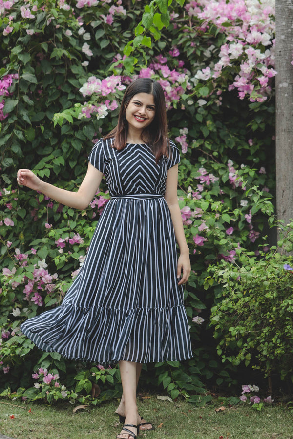 Monochrome Maternity Feeding Dress